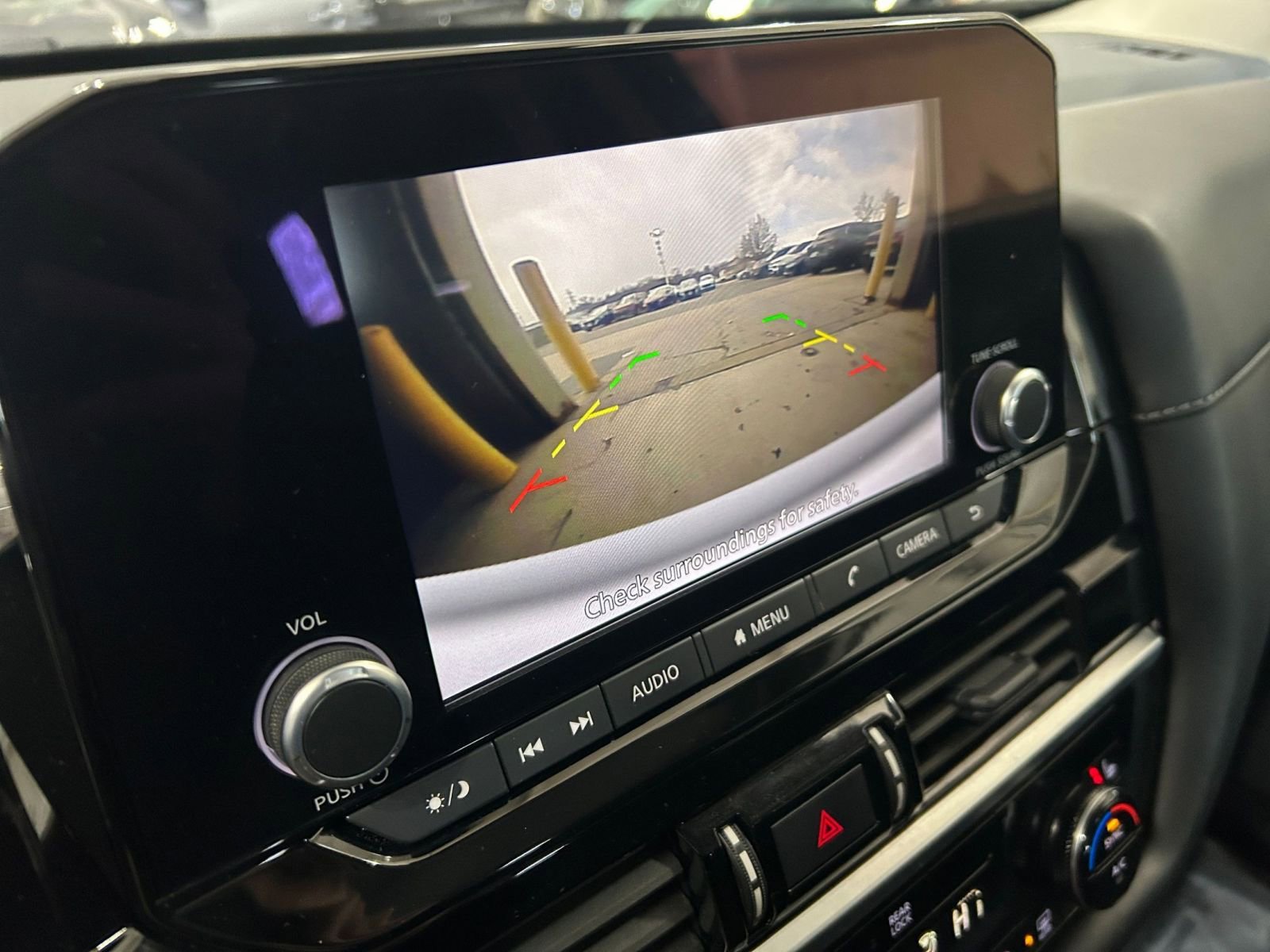 Used 2025 Nissan Pathfinder SV image 25