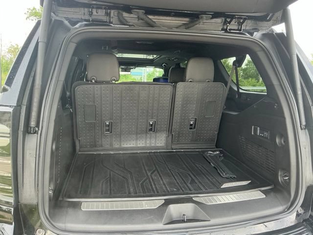 Used 2025 Chevrolet Suburban High Country AWD/4WD image 11