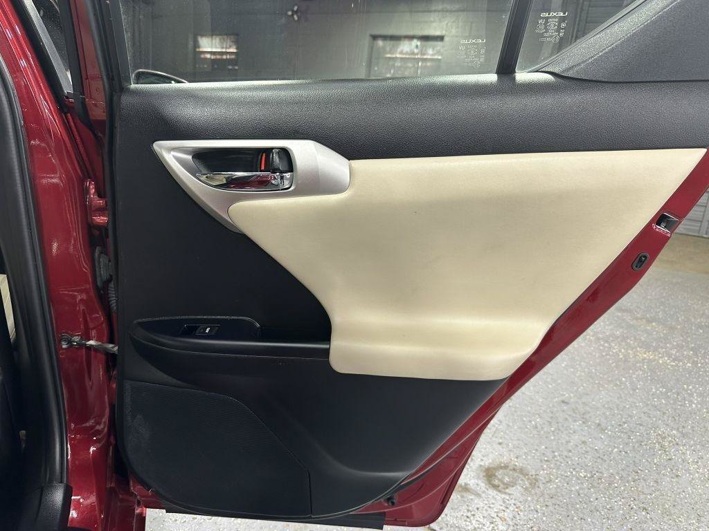 Used 2013 Lexus CT 200h FWD image 35