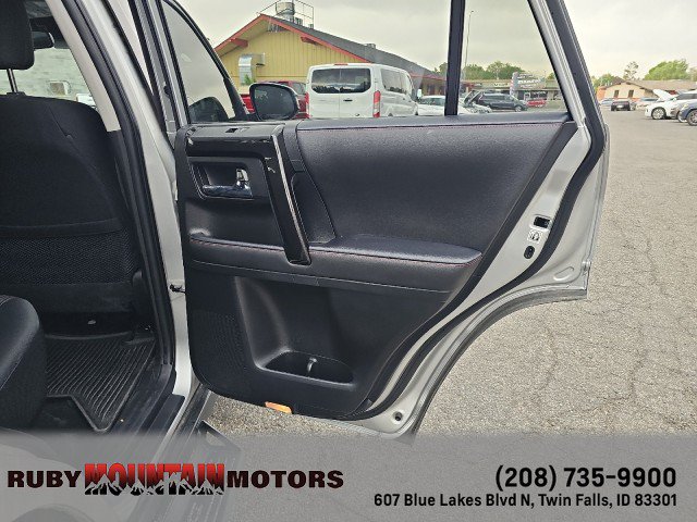 Used 2022 Toyota 4Runner TRD Off-Road AWD/4WD image 31