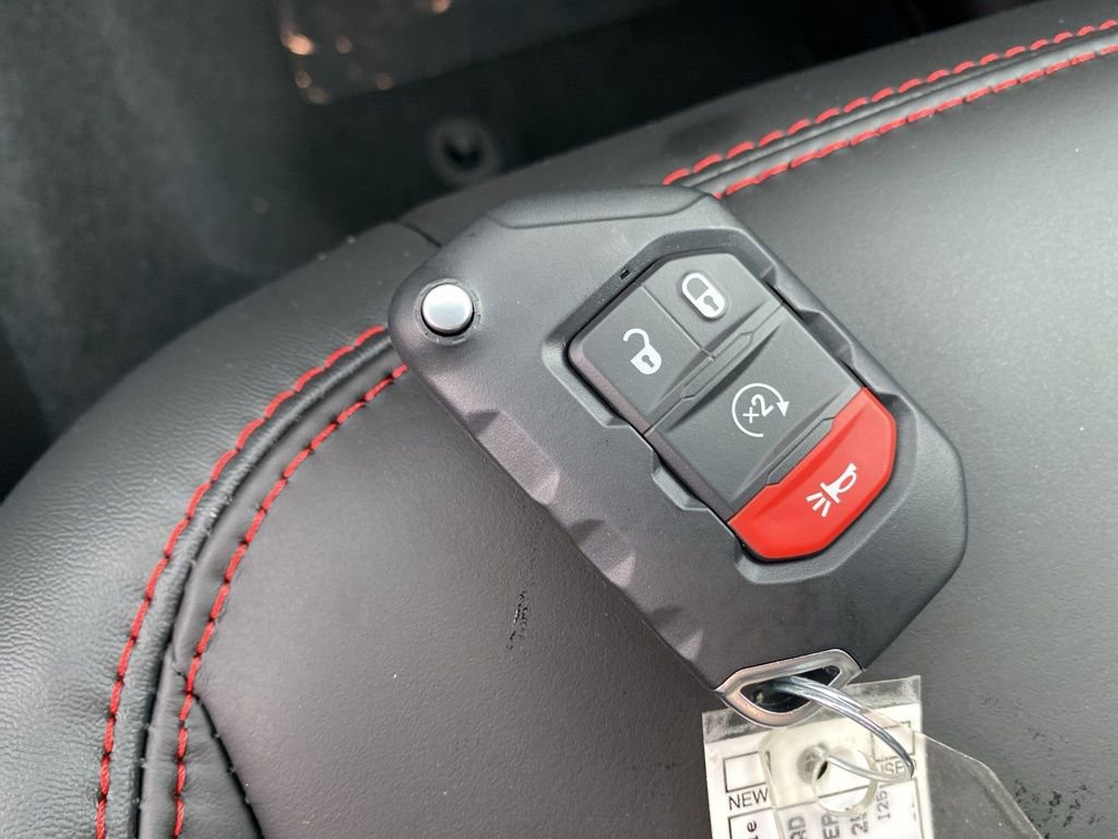 New 2025 Jeep Gladiator Rubicon AWD/4WD image 32