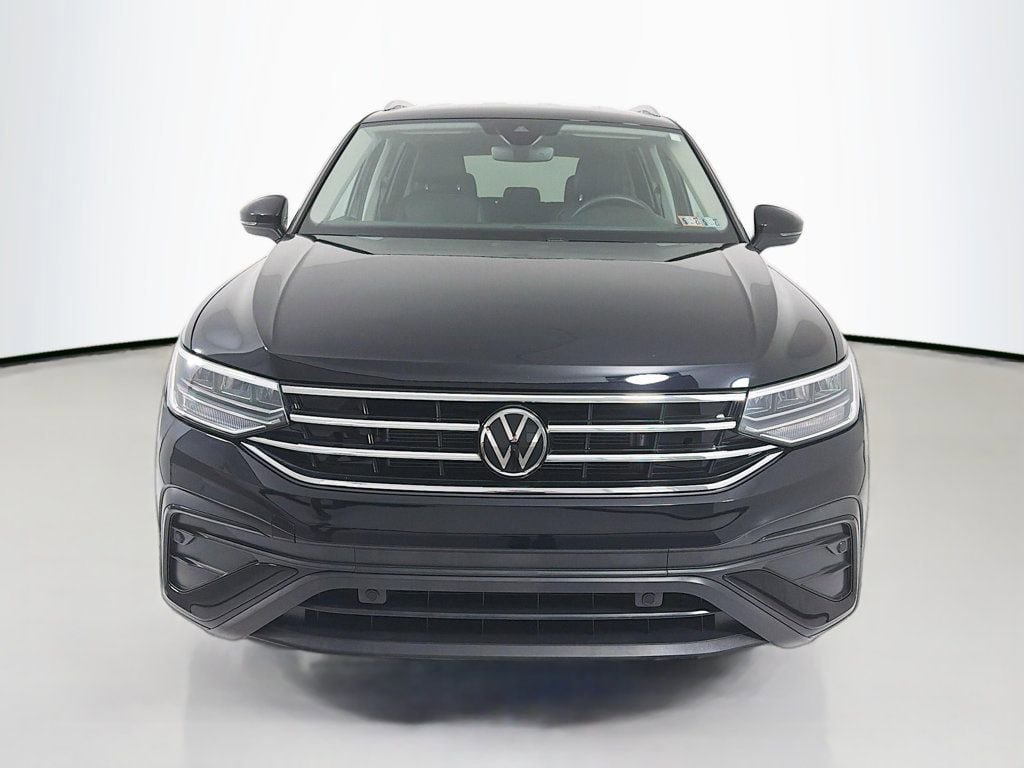 Used 2023 Volkswagen Tiguan SE FWD image 2