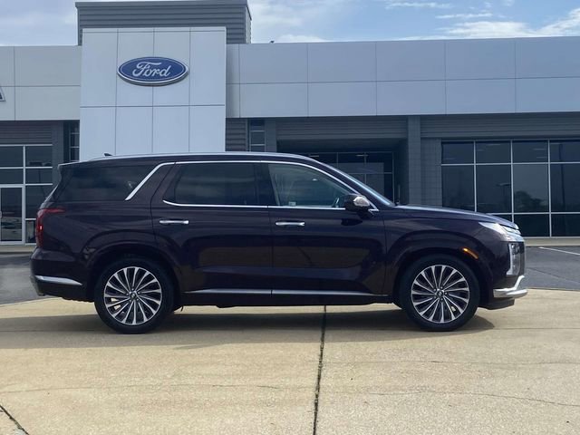 Used 2024 Hyundai Palisade Calligraphy FWD image 2