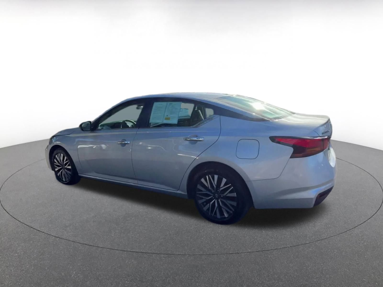 Used 2024 Nissan Altima 2.5 SV image 10