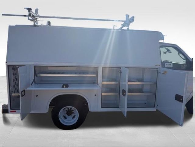 New 2026 Ford E-350 and Econoline 350 Super Duty w/ Power Equipment Group RWD image 8