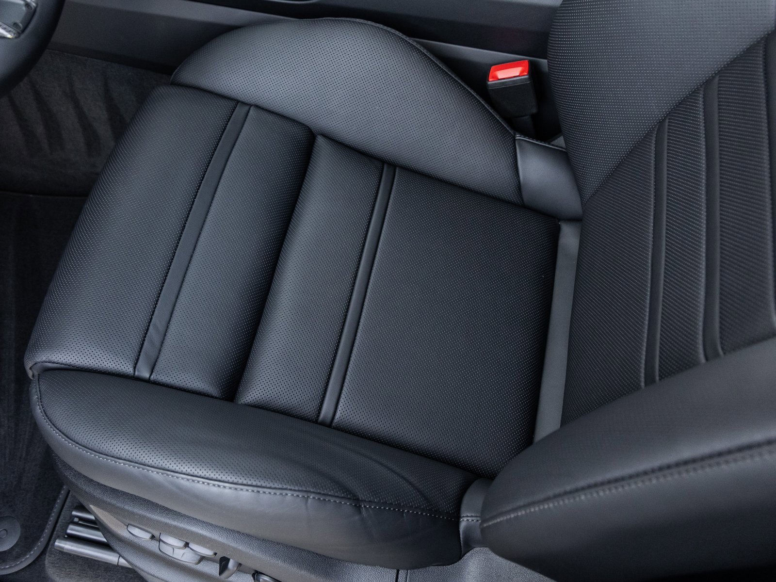 New 2026 Porsche Cayenne S image 23