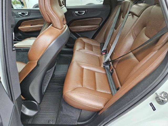 Used 2023 Volvo XC60 B5 Plus w/ Climate Package AWD/4WD image 13