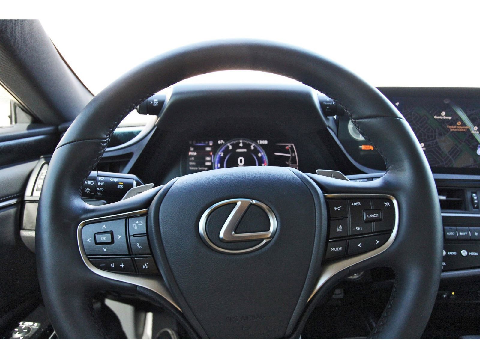 Used 2024 Lexus ES 350 w/ Premium Package image 15