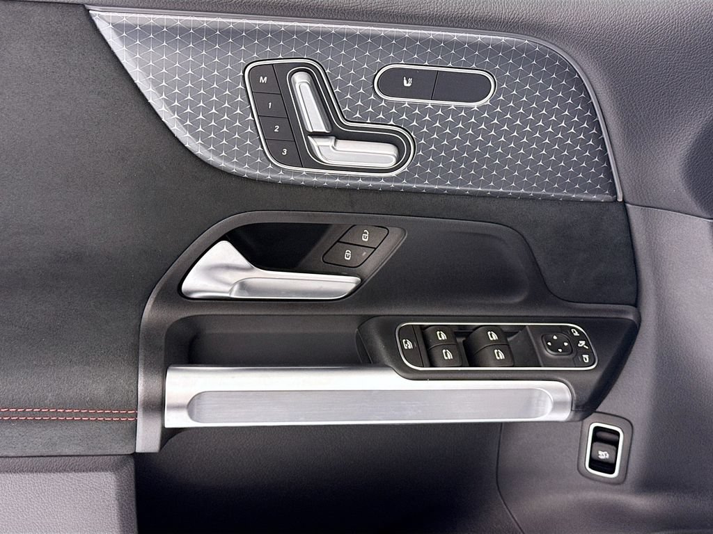Certified 2025 Mercedes-Benz GLB 250 image 23