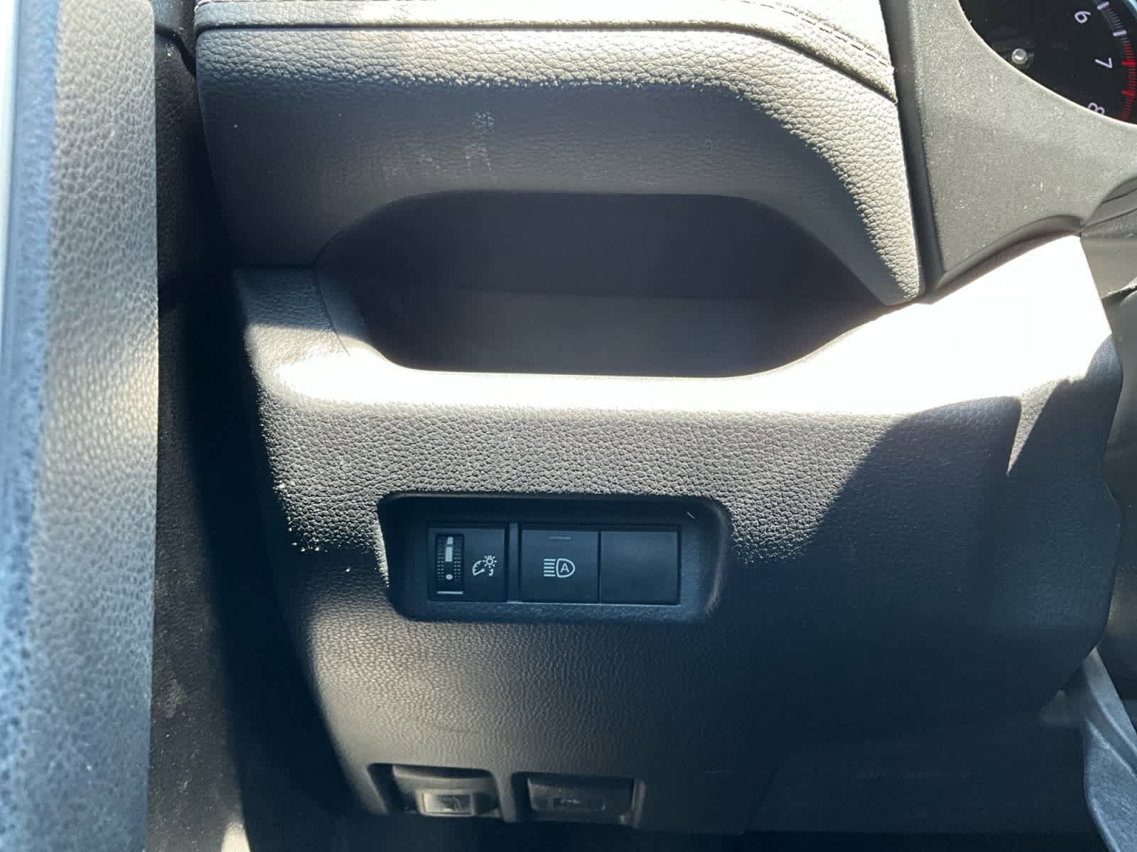 Used 2021 Toyota RAV4 LE AWD/4WD image 21