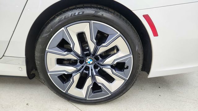 Used 2023 BMW i7 xDrive60 w/ Executive Package 2 image 64