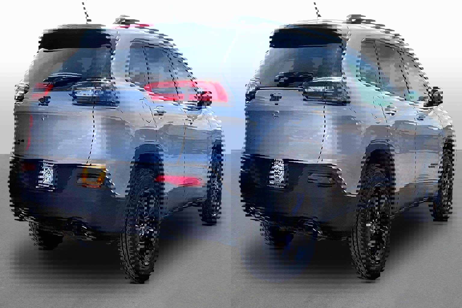 Used 2018 Jeep Cherokee Latitude w/ Altitude Package image 2