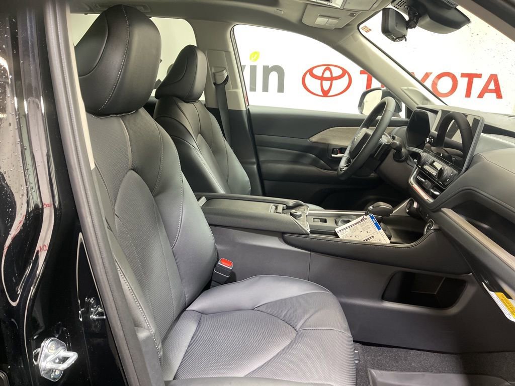 Used 2026 Toyota Grand Highlander Platinum image 14