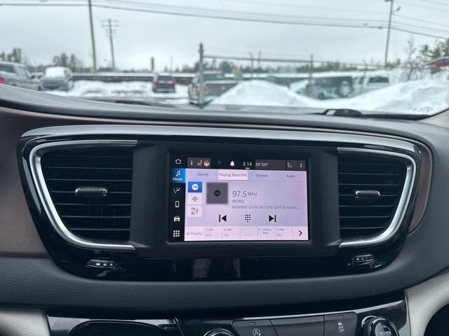 Used 2023 Chrysler Voyager LX image 24