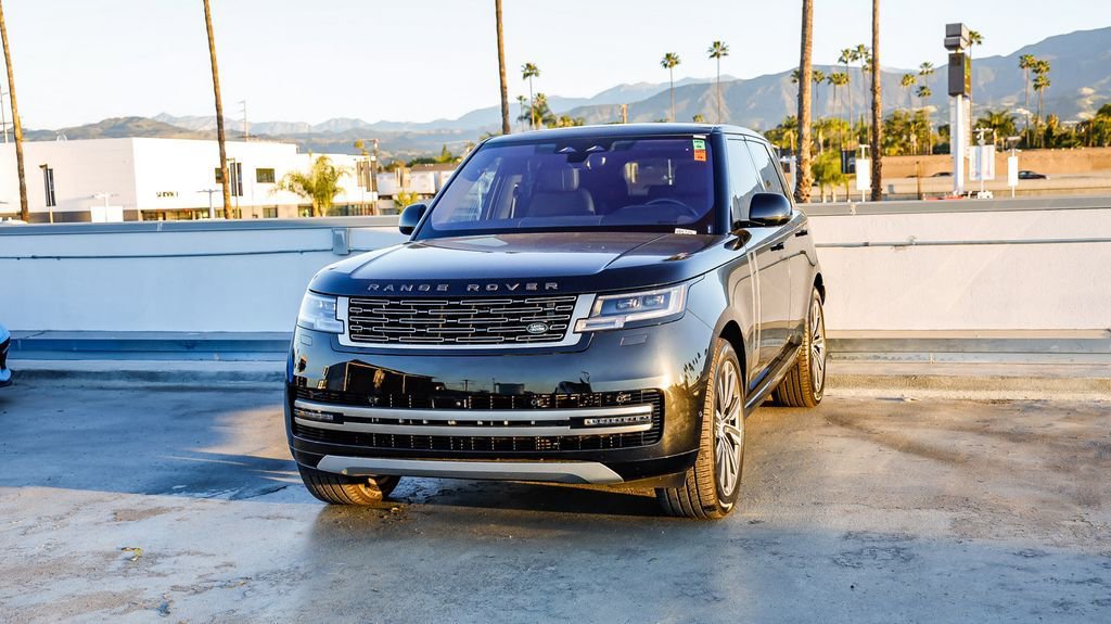 Used 2023 Land Rover Range Rover SE image 4