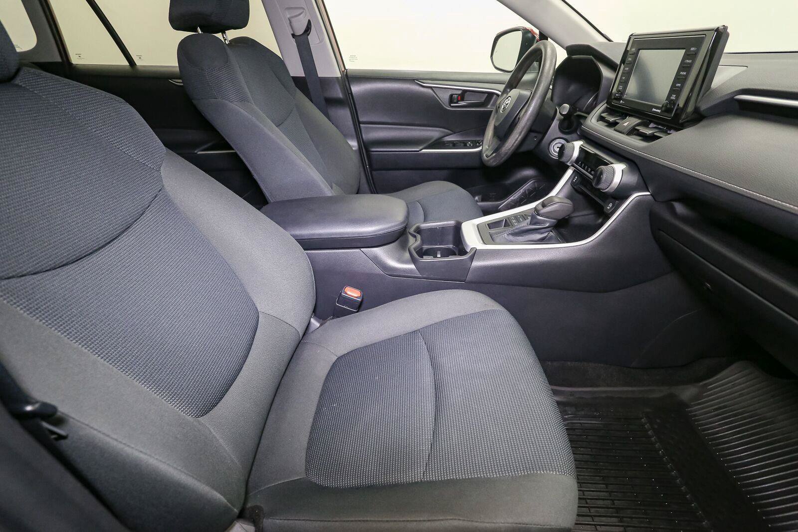 Certified 2022 Toyota RAV4 LE AWD/4WD image 19