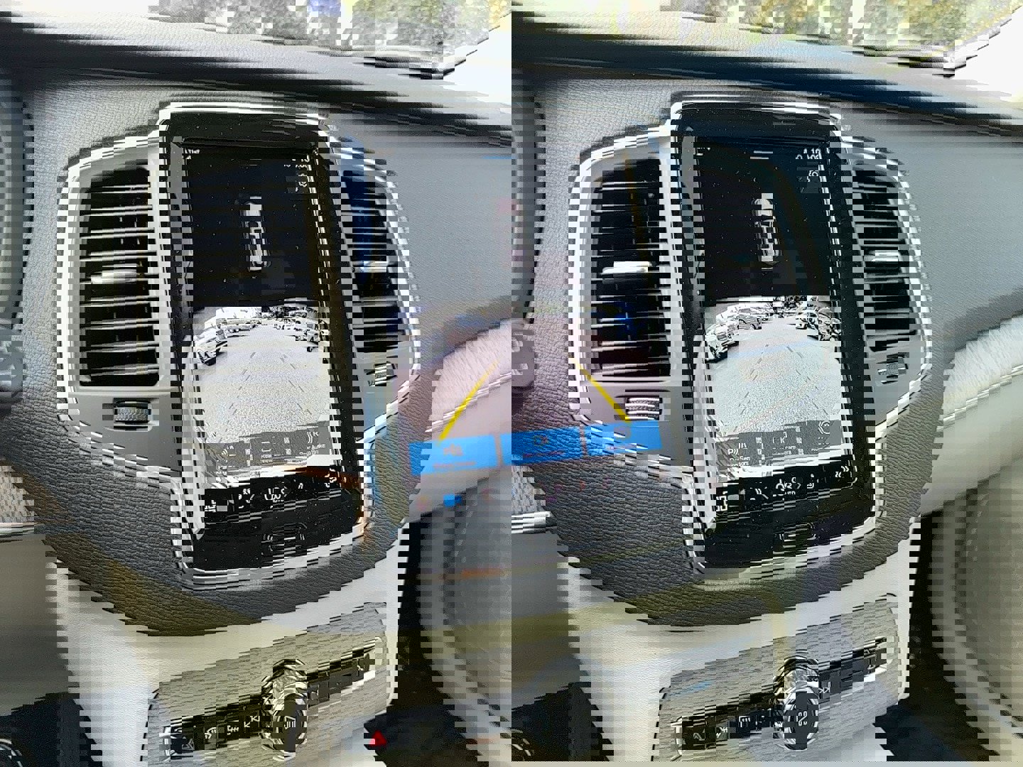 New 2025 Volvo XC90 T8 Core w/ Protection Package Premier image 23