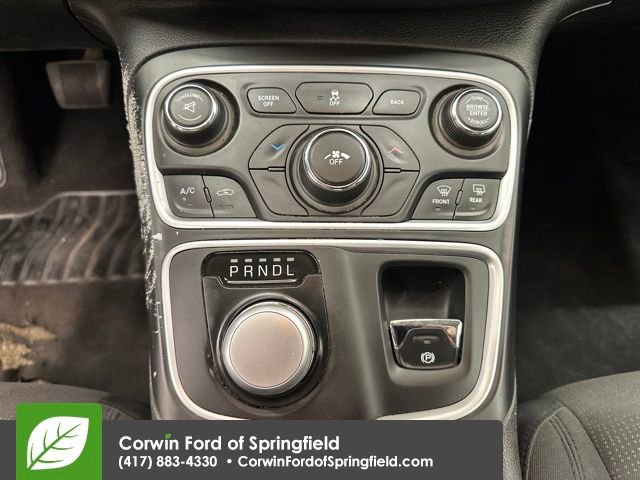 Used 2016 Chrysler 200 LX image 3