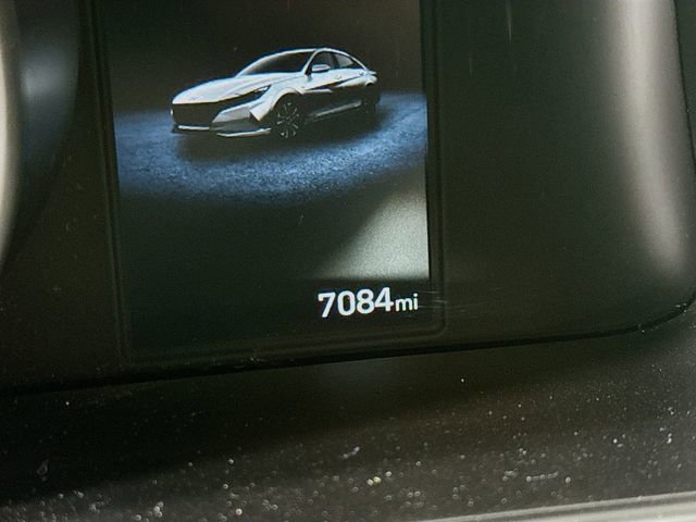 Used 2023 Hyundai Elantra SEL image 12