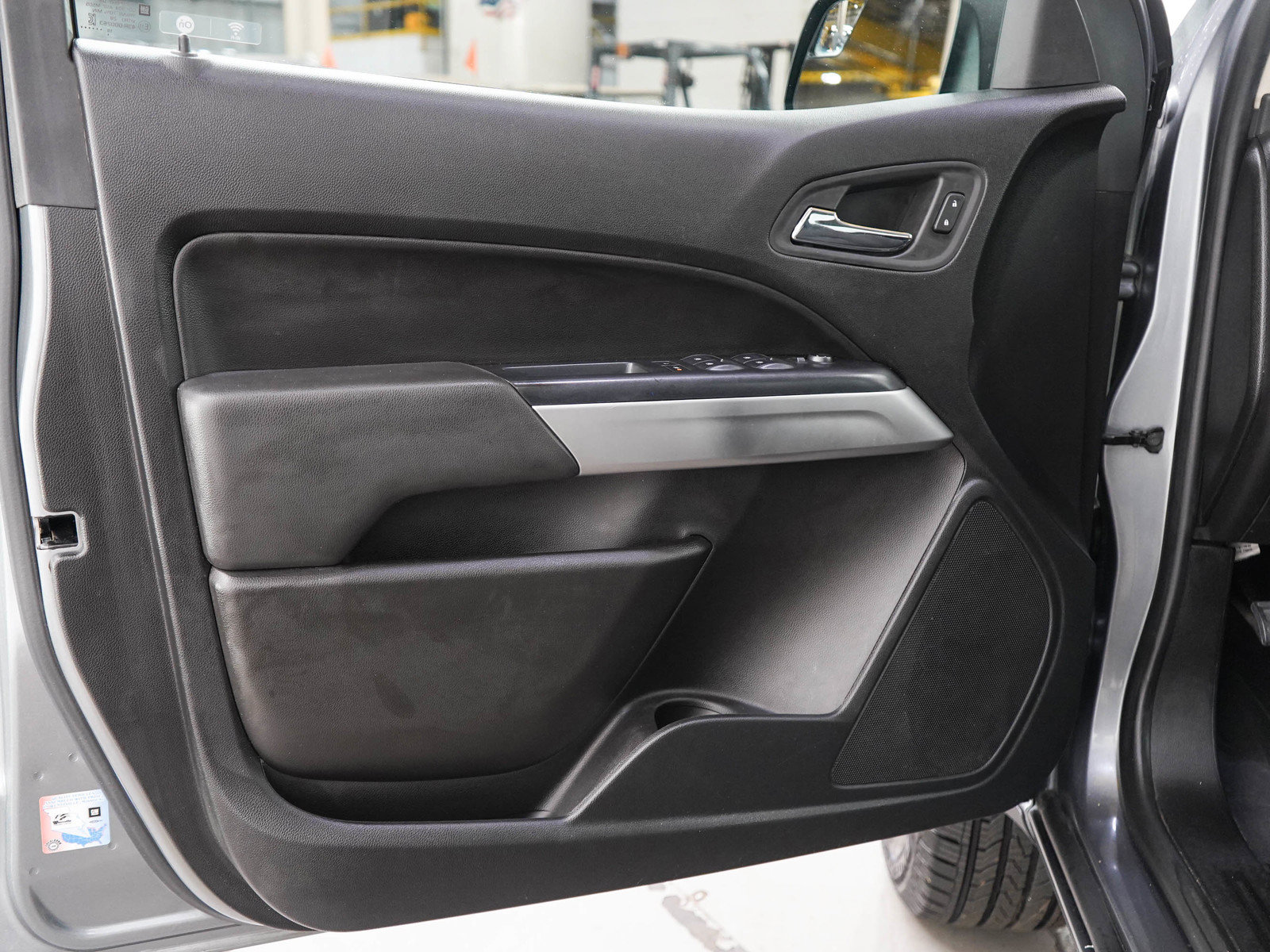 Used 2020 Chevrolet Colorado LT w/ LT Convenience Package AWD/4WD image 18