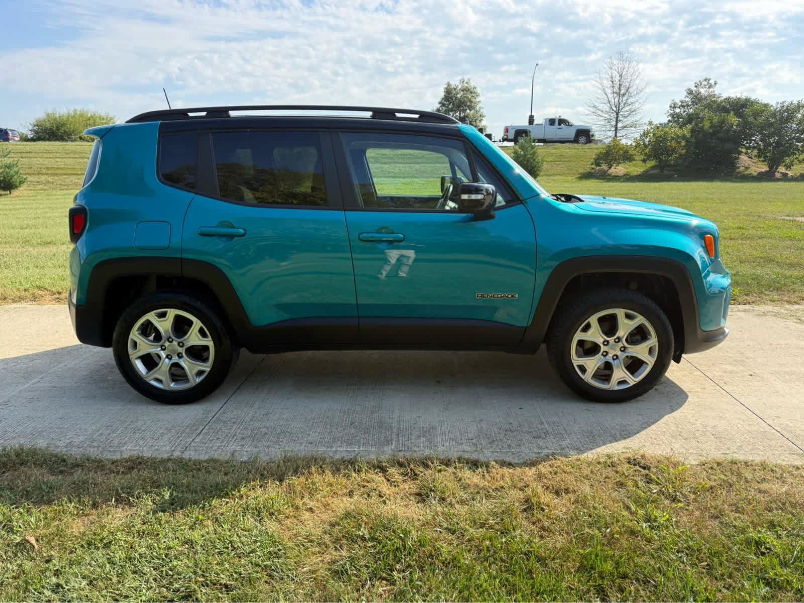 Used 2022 Jeep Renegade Limited AWD/4WD image 6