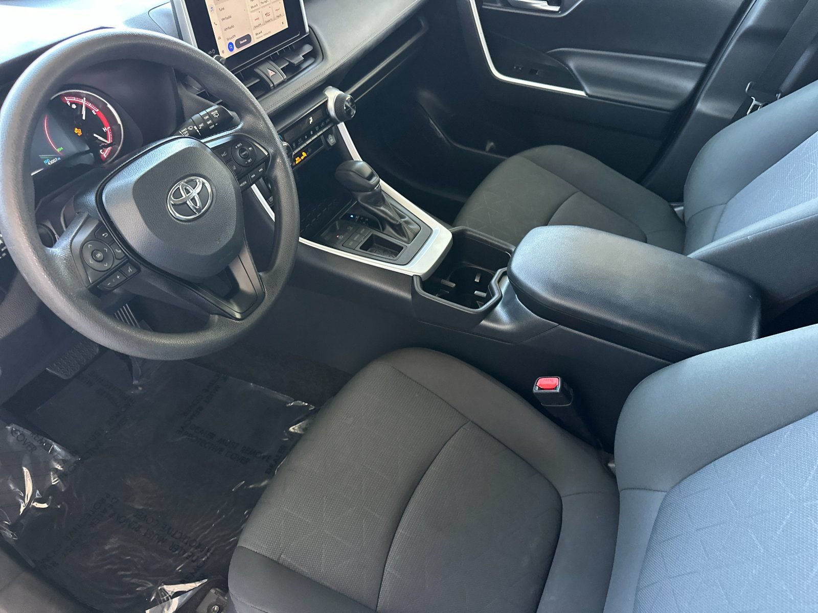 Used 2025 Toyota RAV4 XLE FWD image 9
