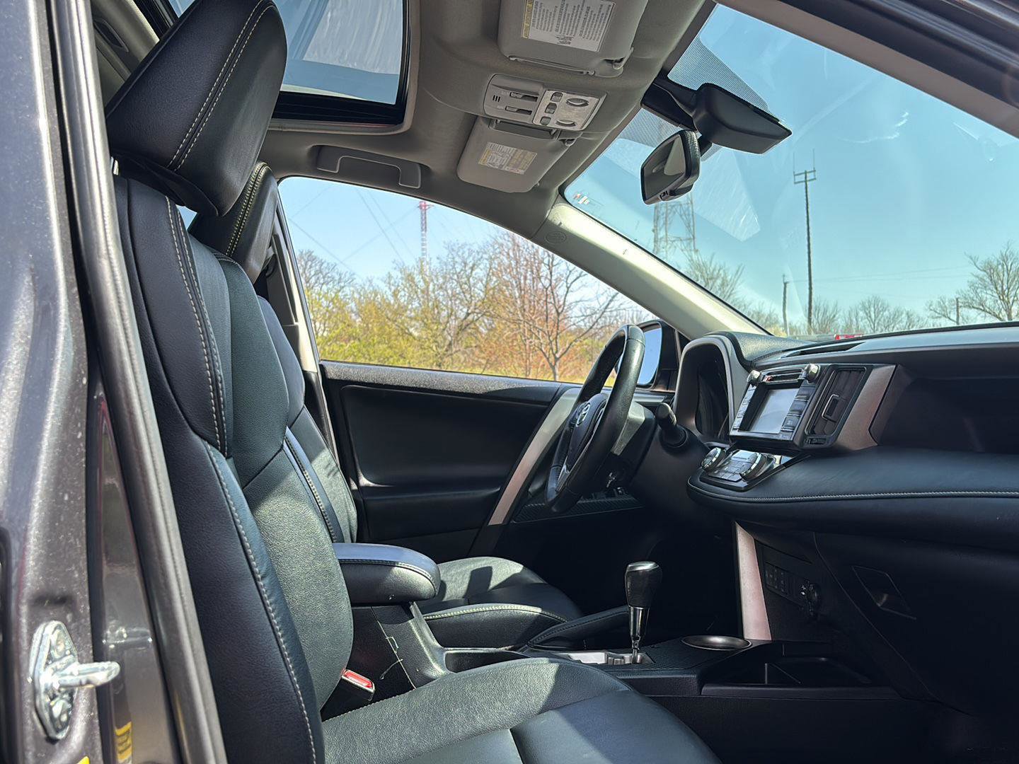 Used 2014 Toyota RAV4 Limited w/ Technology Package AWD/4WD image 21
