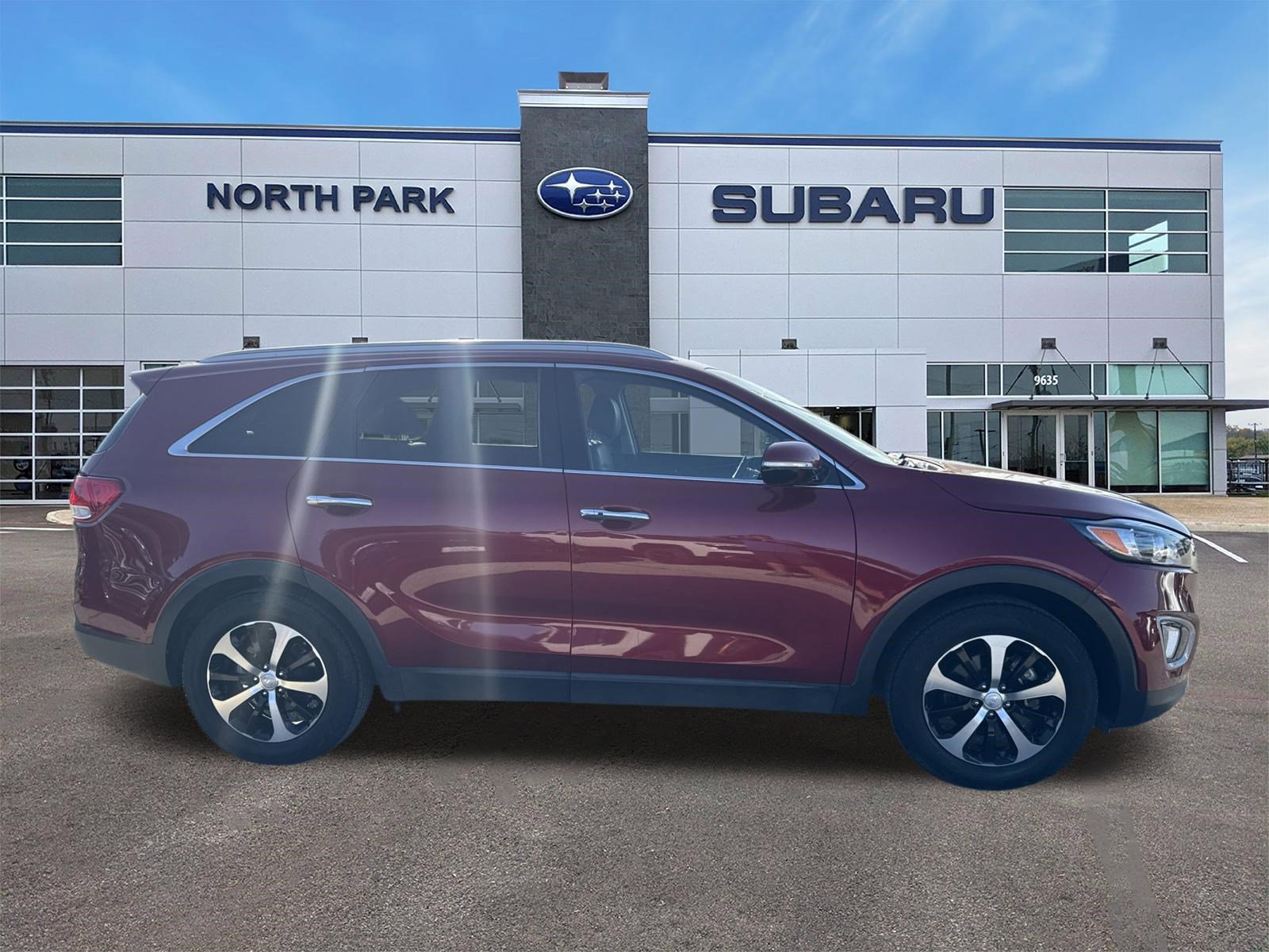 Used 2017 Kia Sorento EX image 2