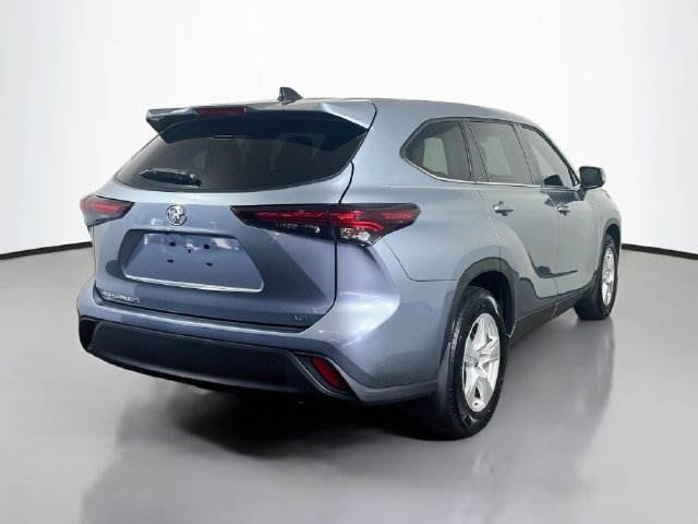 Used 2024 Toyota Highlander LE FWD image 22