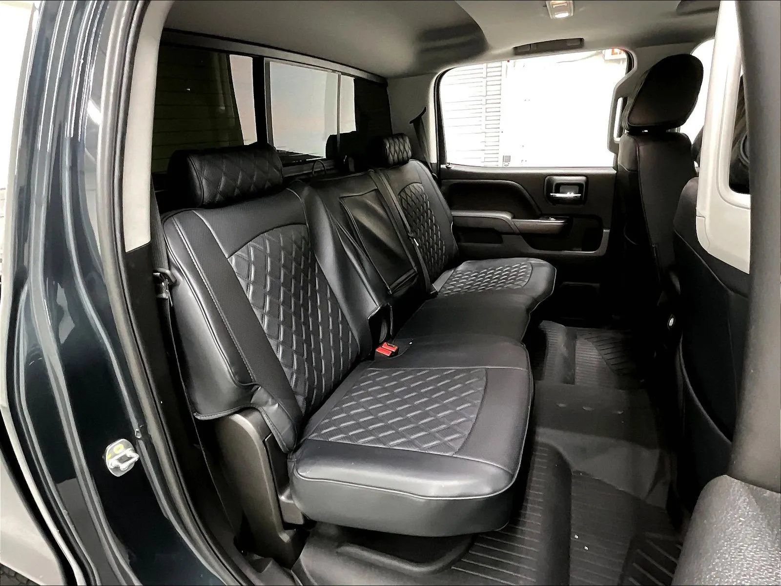 Used 2018 GMC Sierra 2500 Denali w/ Duramax Plus Package AWD/4WD image 15
