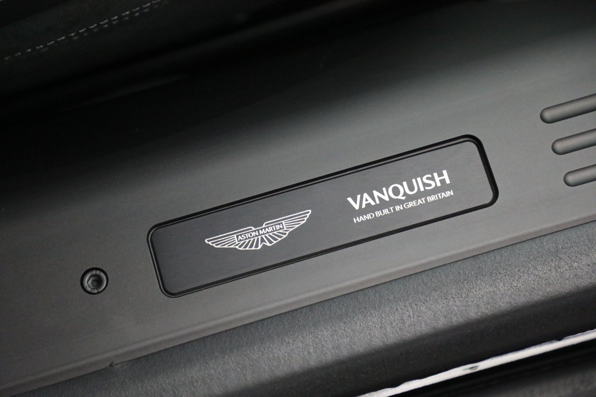 Used 2025 Aston Martin Vanquish RWD image 26