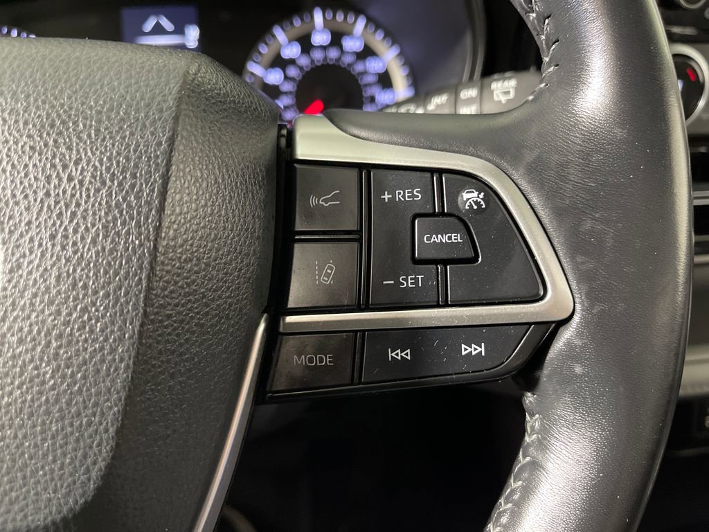 Used 2022 Toyota Highlander LE FWD image 27