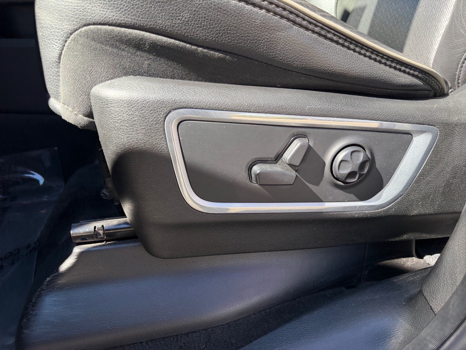 Used 2020 RAM 1500 Laramie AWD/4WD image 14