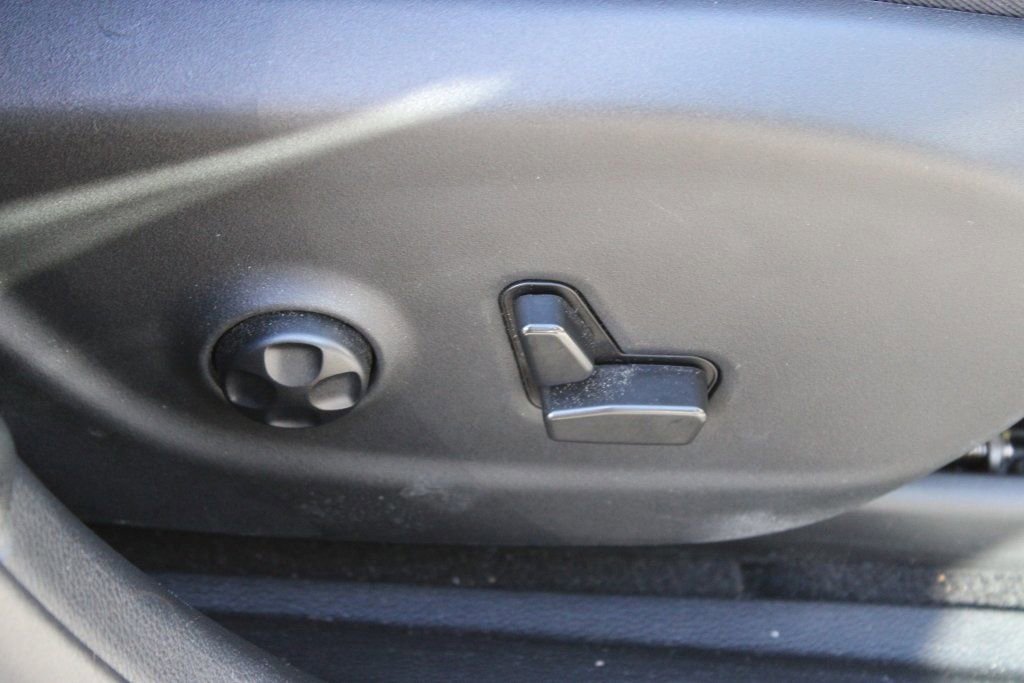 Used 2021 Jeep Cherokee Limited image 31