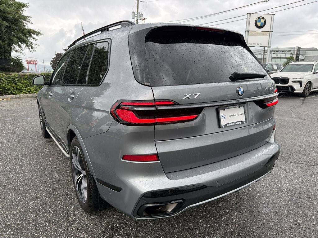 Used 2024 BMW X7 xDrive40i w/ M Sport Package AWD/4WD image 12