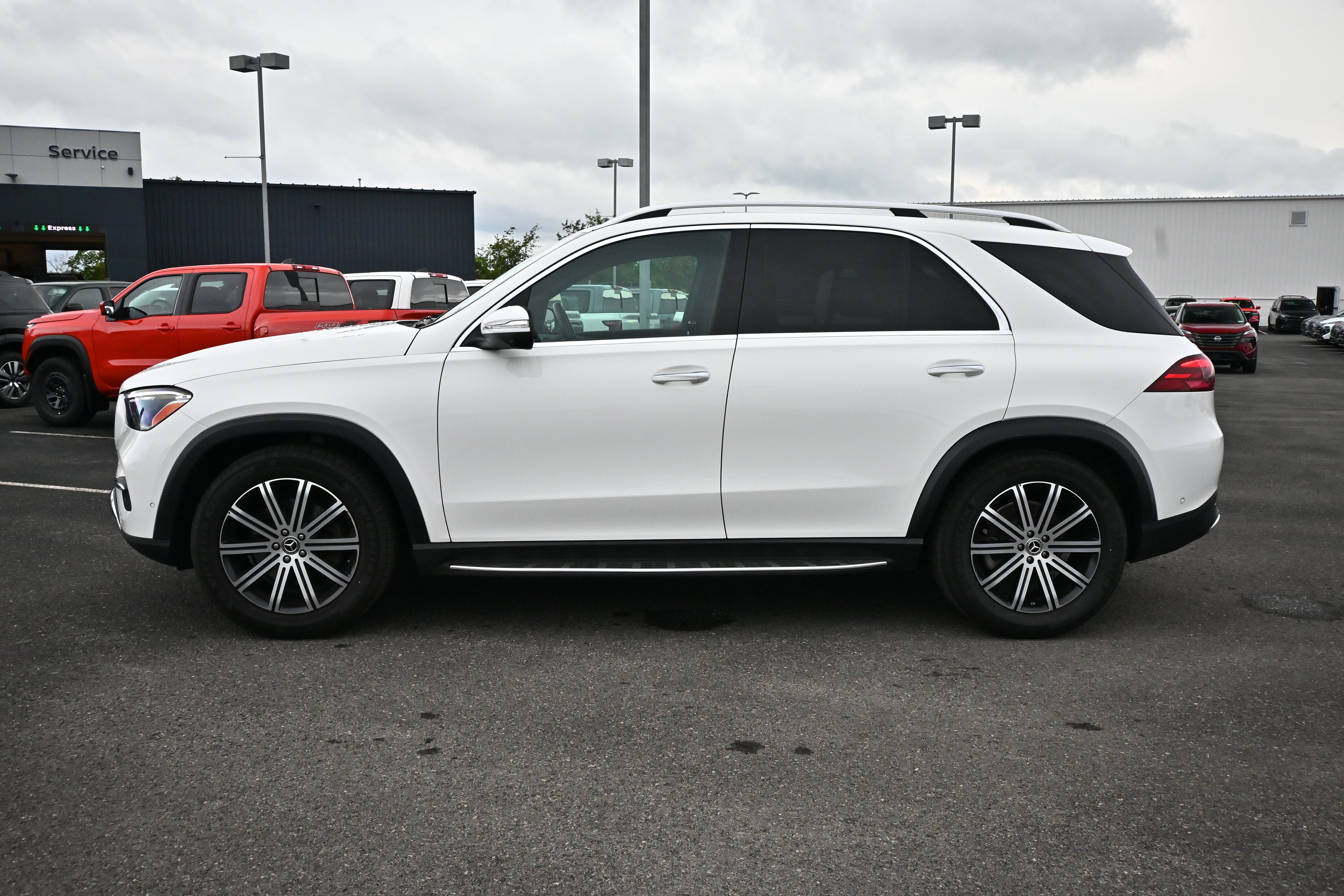 Used 2026 Mercedes-Benz GLE 350 4MATIC w/ Winter Package image 5