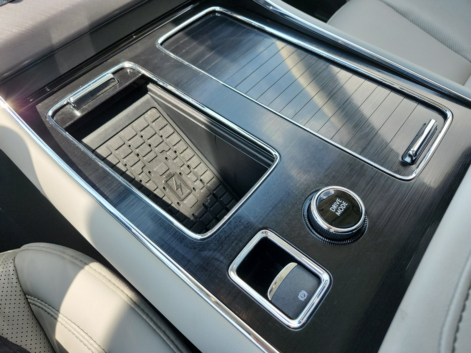 Used 2025 Lincoln Aviator AWD w/ Jet Appearance Package image 24