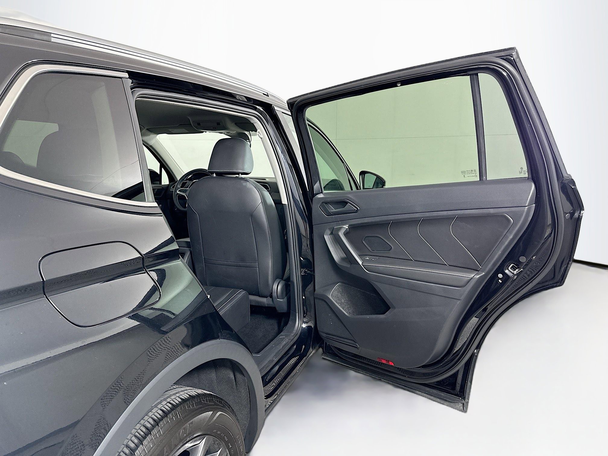 Used 2024 Volkswagen Tiguan SE FWD image 29