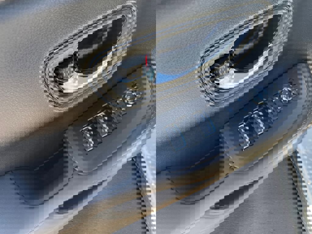 Used 2025 Honda HR-V EX-L image 12