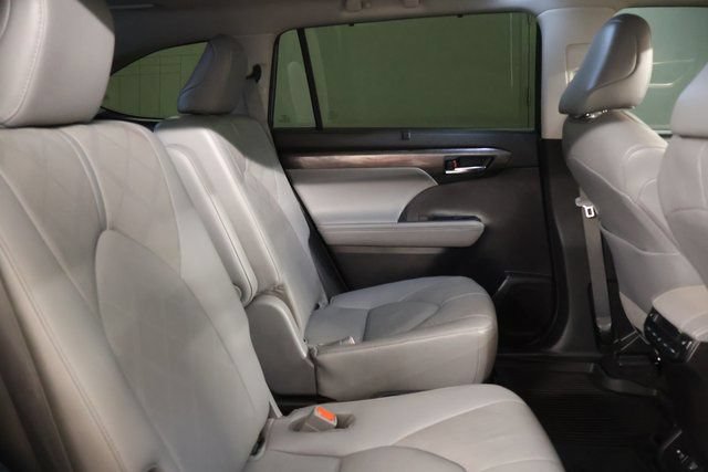 Used 2021 Toyota Highlander Platinum AWD/4WD image 31