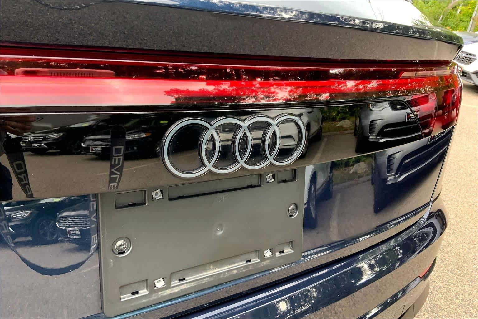 Used 2024 Audi SQ8 Prestige w/ Prestige Package AWD/4WD image 30