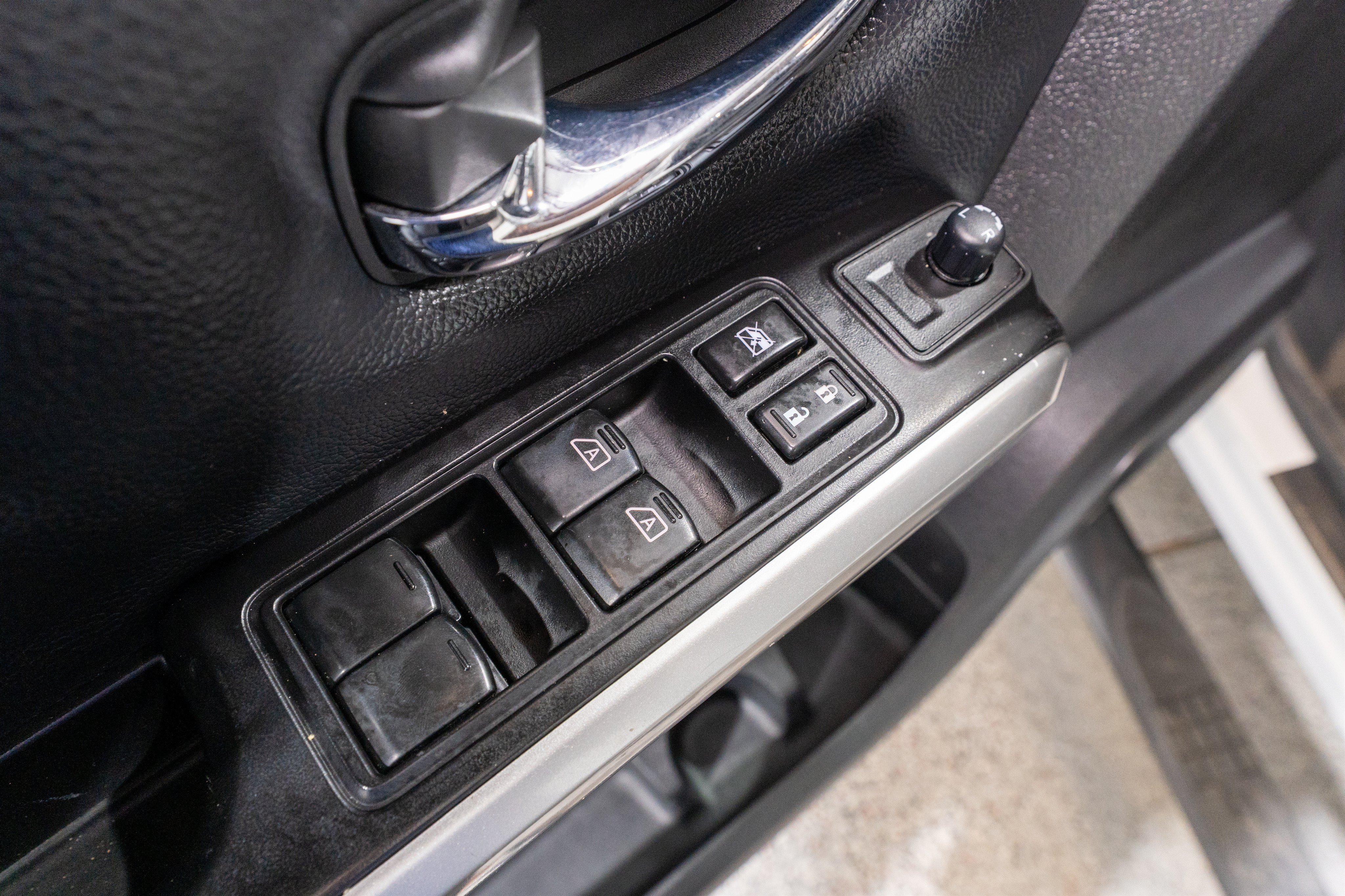 Used 2019 Nissan Titan PRO-4X w/ Pro-4x Convenience Package AWD/4WD image 17