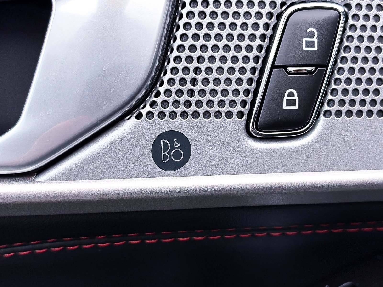 Used 2023 Ford Explorer ST-Line w/ Class IV Trailer Tow Package image 6