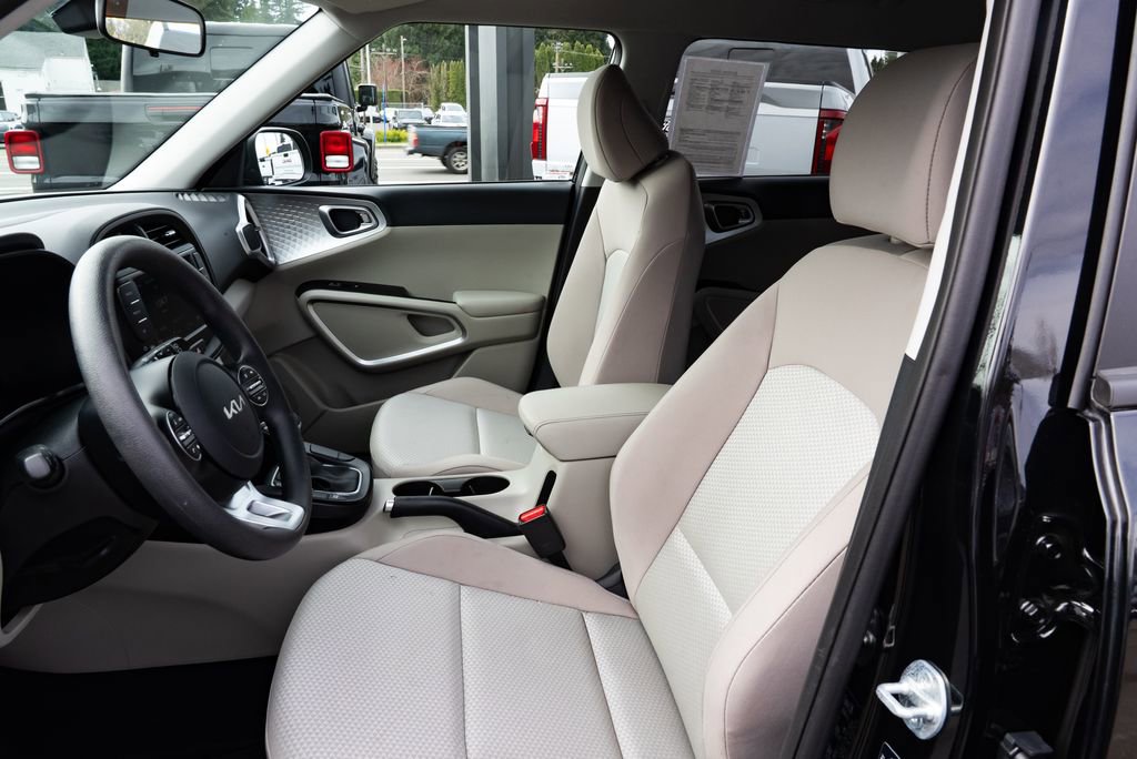 Used 2024 Kia Soul LX image 18