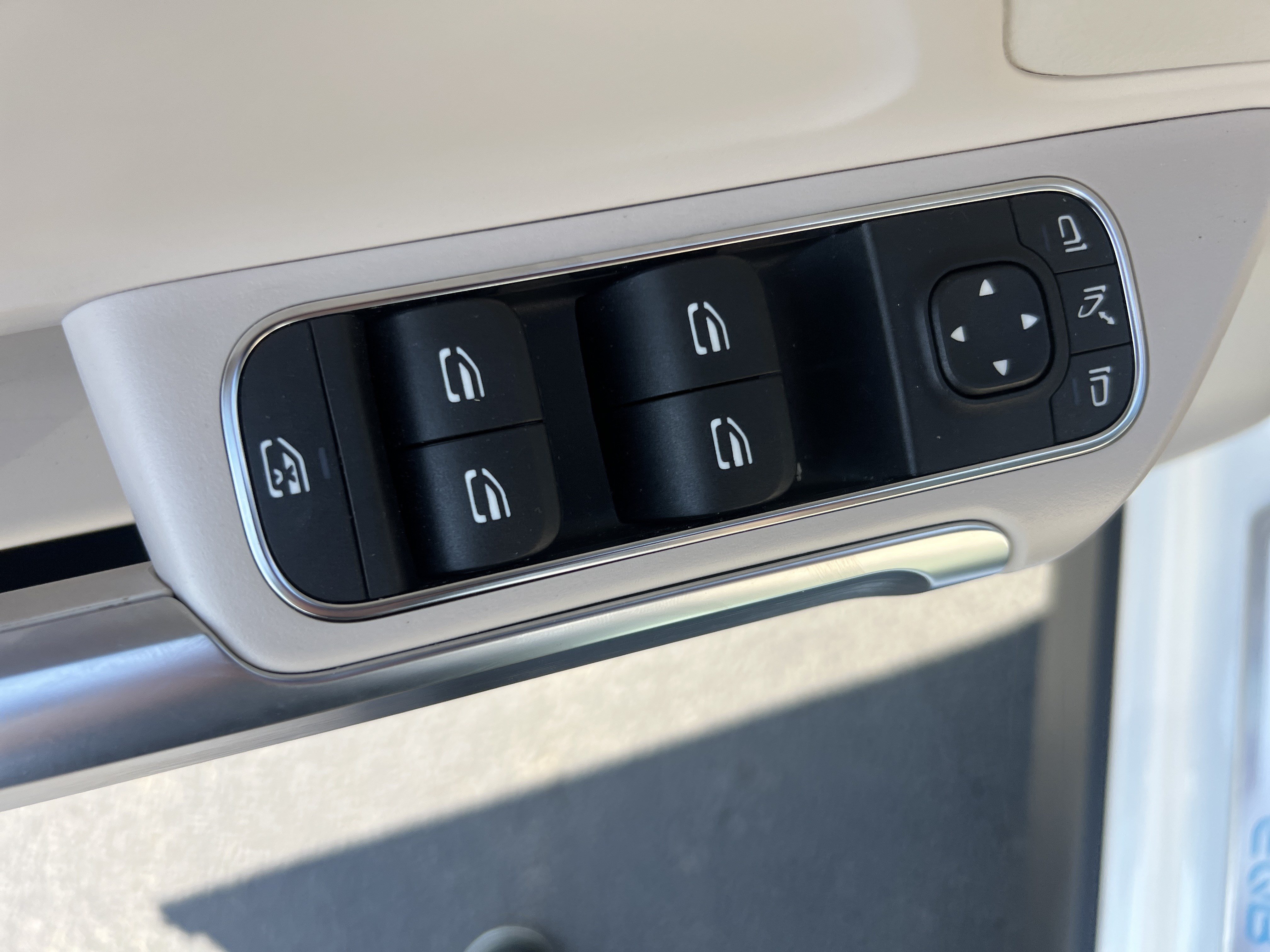 Certified 2025 Mercedes-Benz EQB 300 4MATIC image 13