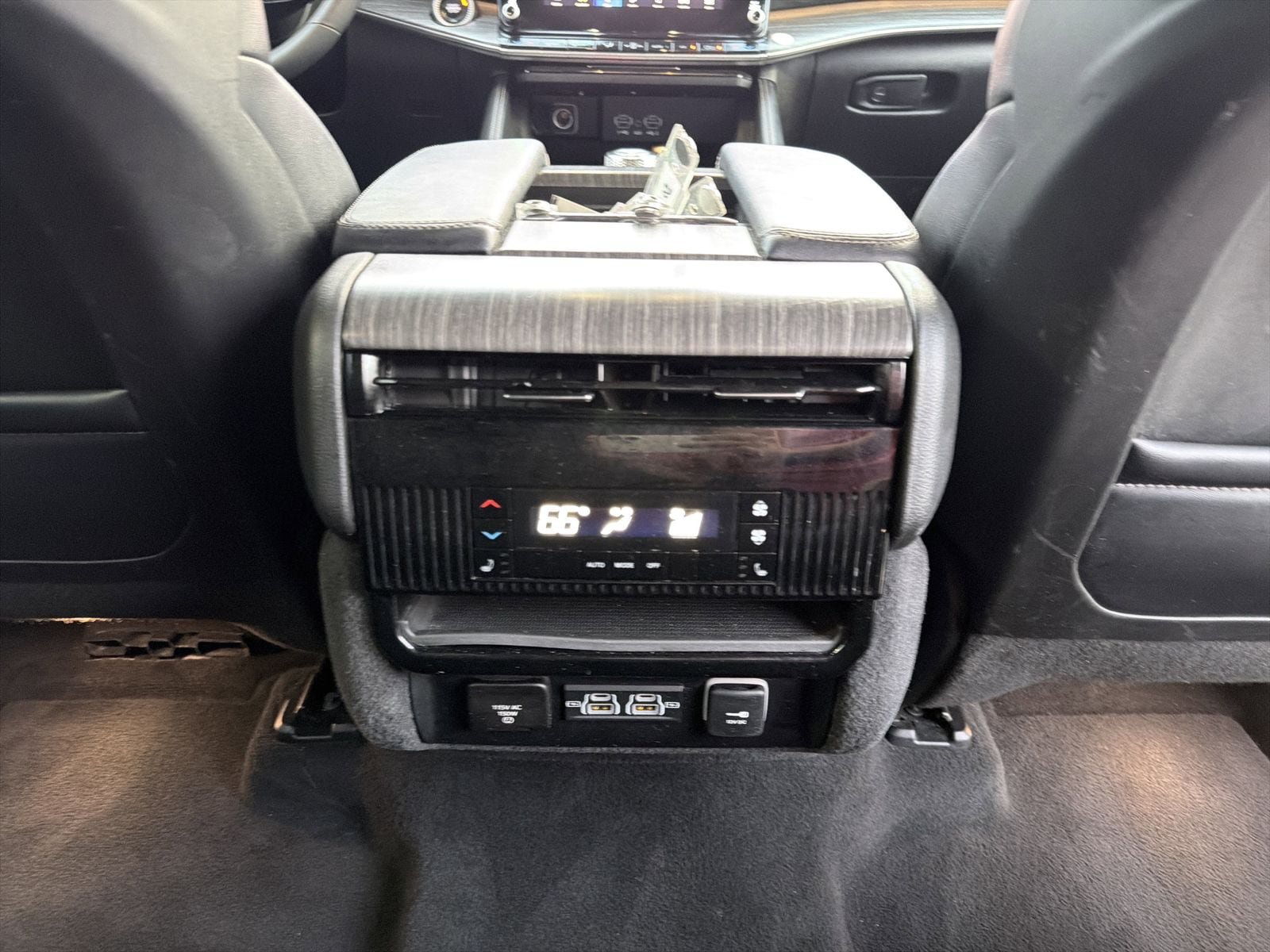Used 2024 Jeep Wagoneer Series II w/ Flexible Seating Group RWD image 23