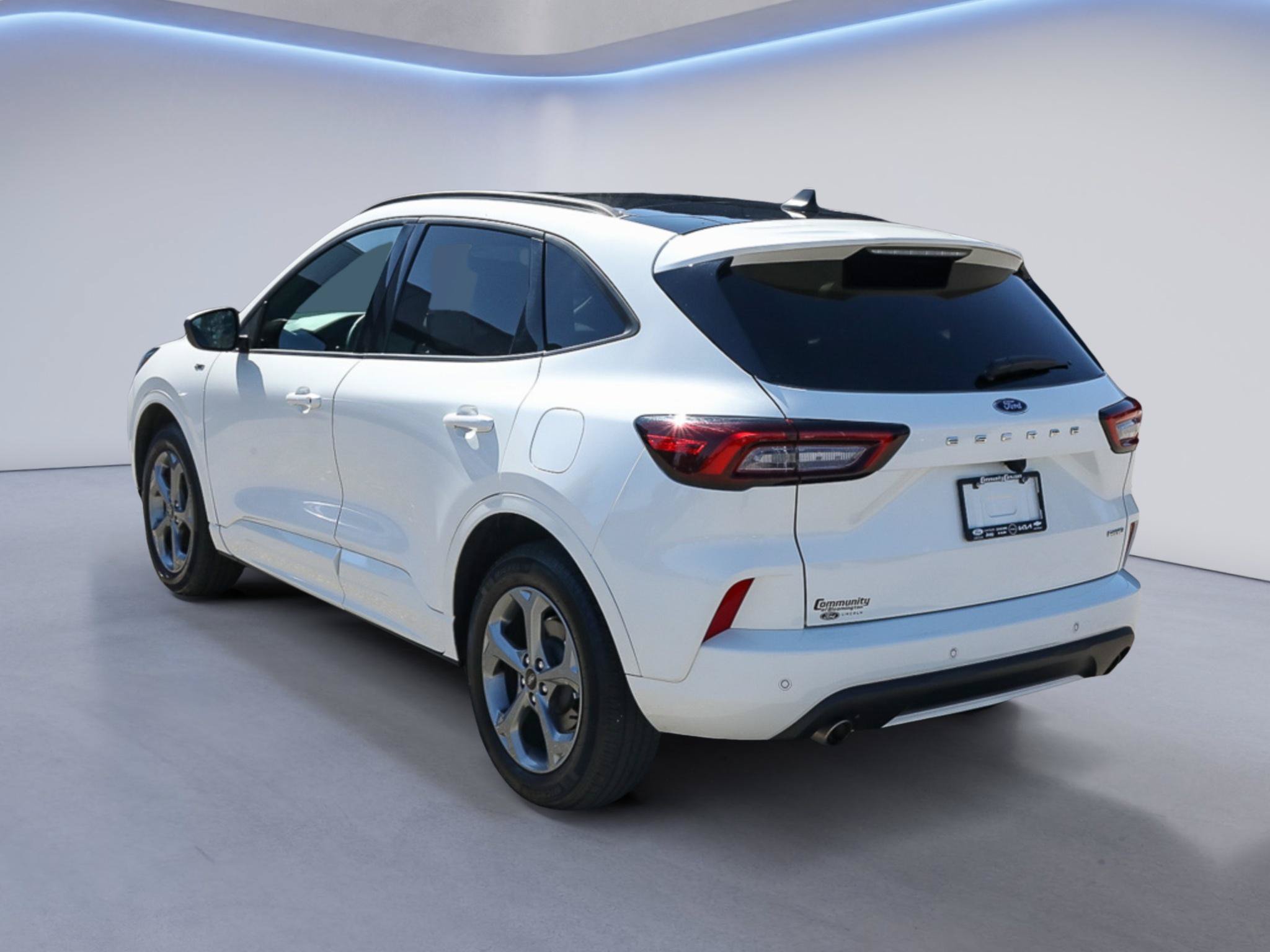 Used 2024 Ford Escape ST-Line w/ Tech Pack #1 AWD/4WD image 5