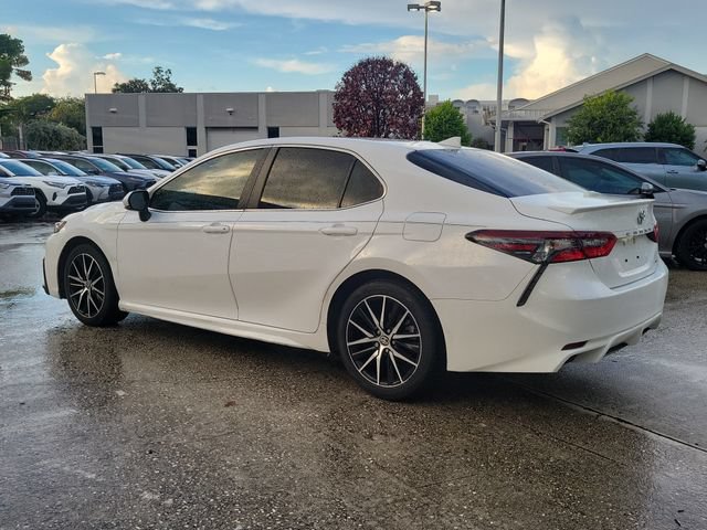 Used 2023 Toyota Camry SE FWD image 3