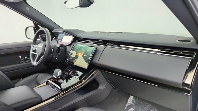 Used 2025 Land Rover Range Rover Sport SE image 22