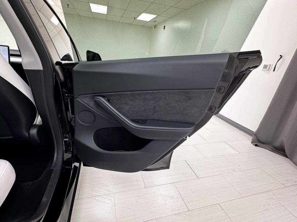 Used 2024 Tesla Model Y Long Range image 15